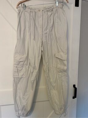 Abercrombie & Fitch Balloon Cargo Pants Size L Cream Ivory Utility